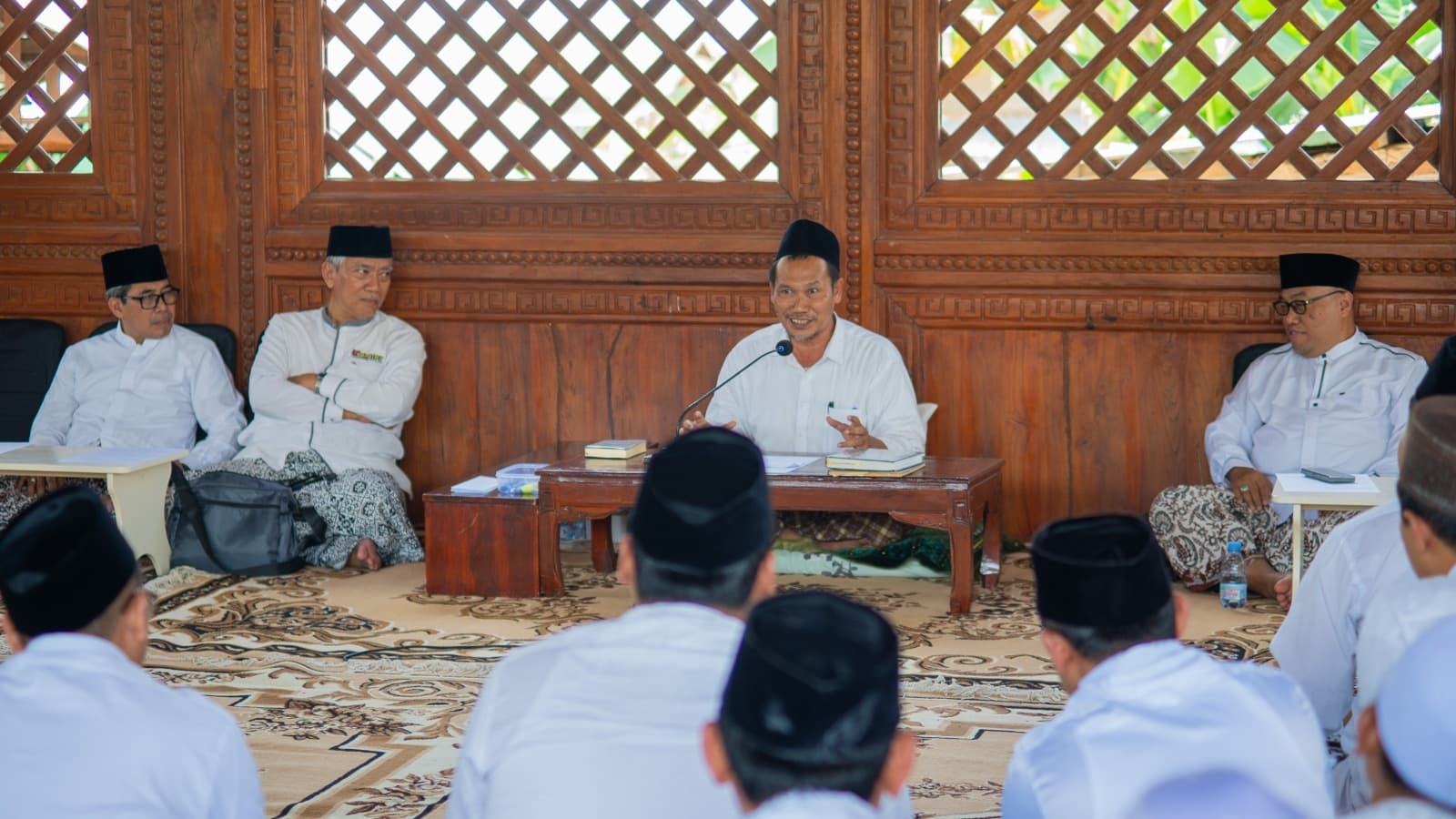Ngaji Bareng Gus Baha, Unisma Malang Perkuat Karakter Aswaja di Rembang